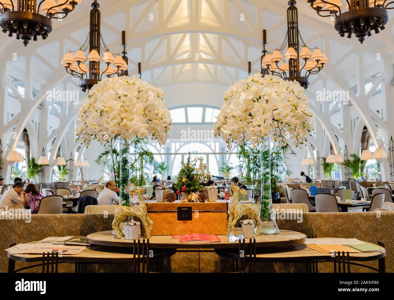 Fullerton hotel singapore interior hi-res stock photography and images ...