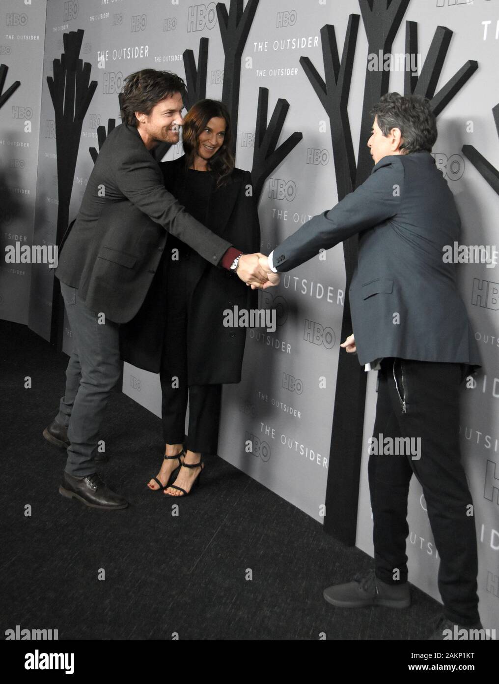 Los Angeles, California, USA 9th January 2020 Executive producer/director Jason Bateman, wife Amanda Anka and executive producer/writer Richard Price attend HBO's 'The Outsider' Premiere on January 9, 2020 at DGA Theater in Los Angeles, California, USA. Photo by Barry King/Alamy Live News Stock Photo