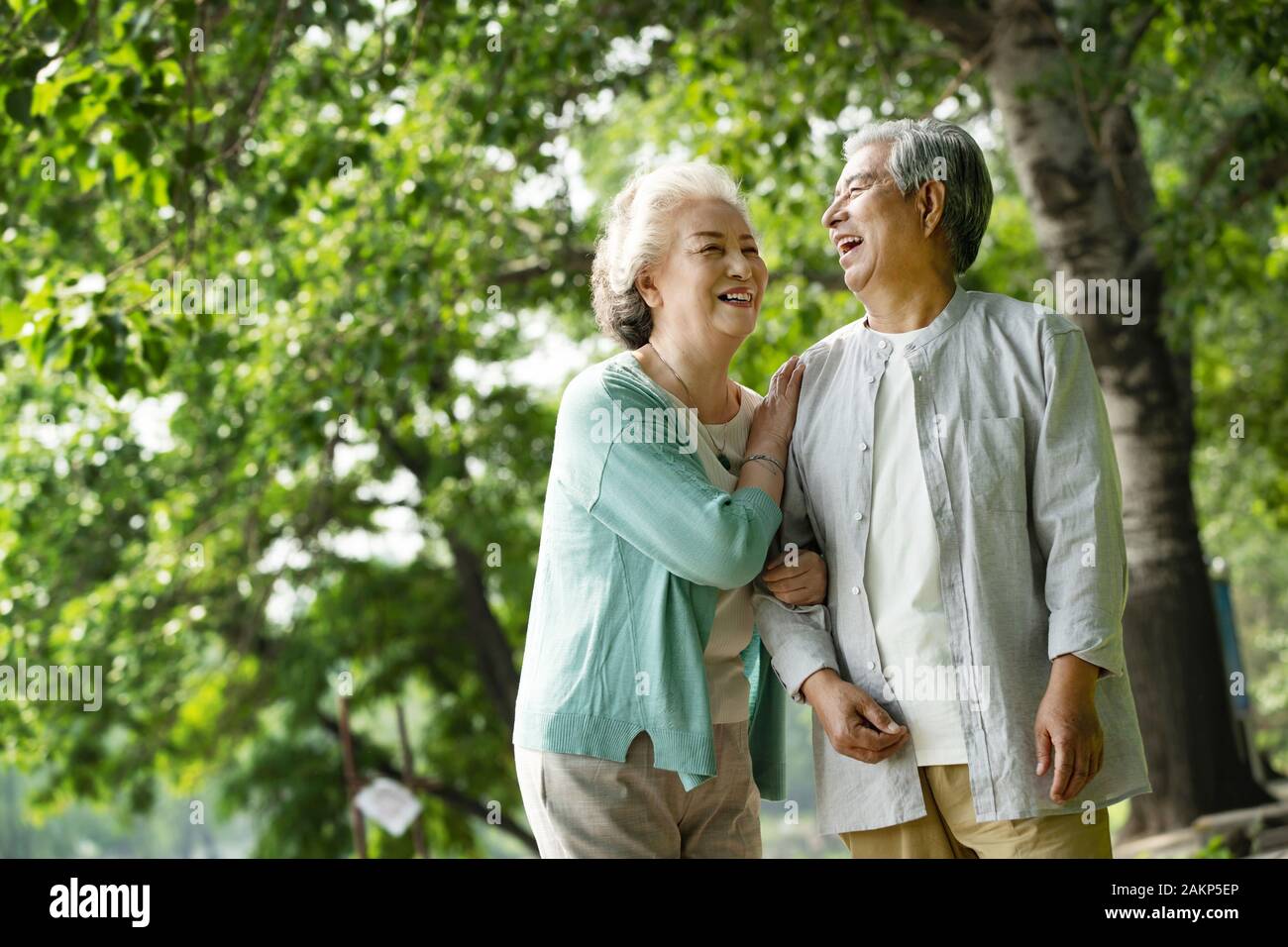 Indian senior couple in park hi-res stock photography and images - Alamy