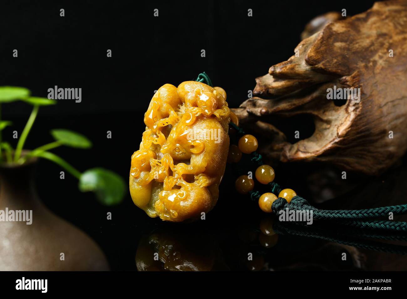 The rat carved jade pendant features 