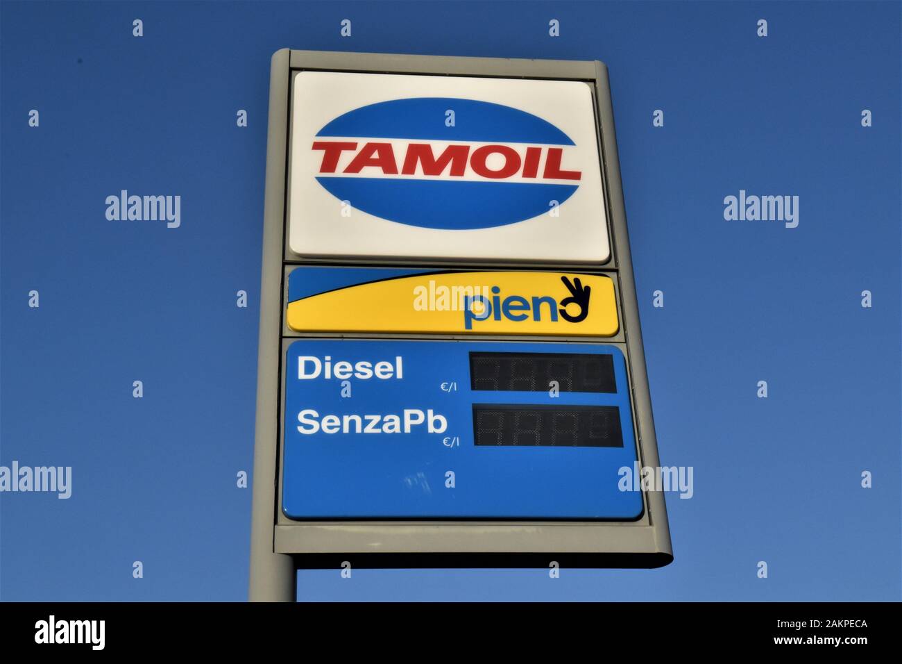 Oil companies hires stock photography and images Alamy