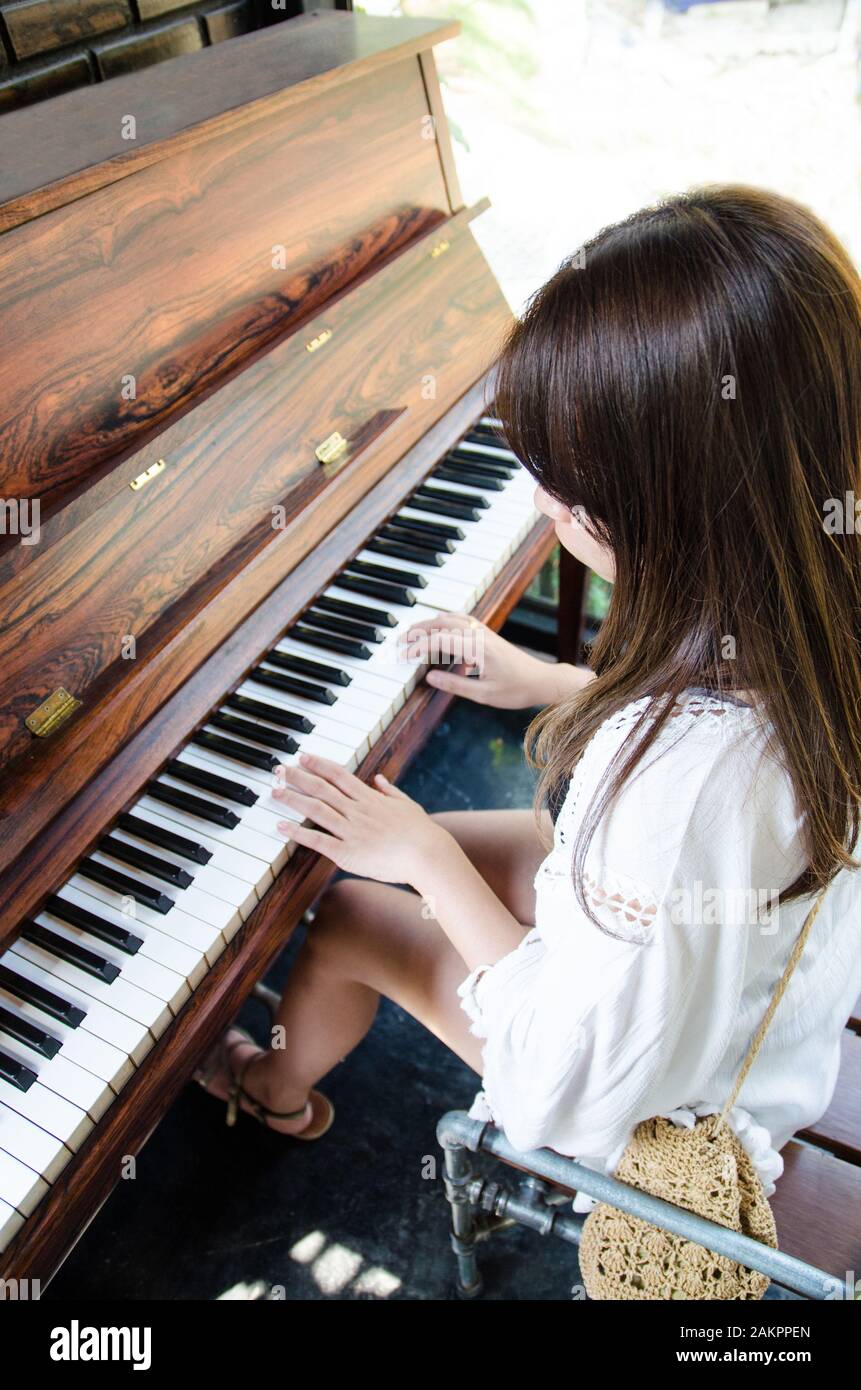 Piano player asian hi-res stock photography and images - Alamy
