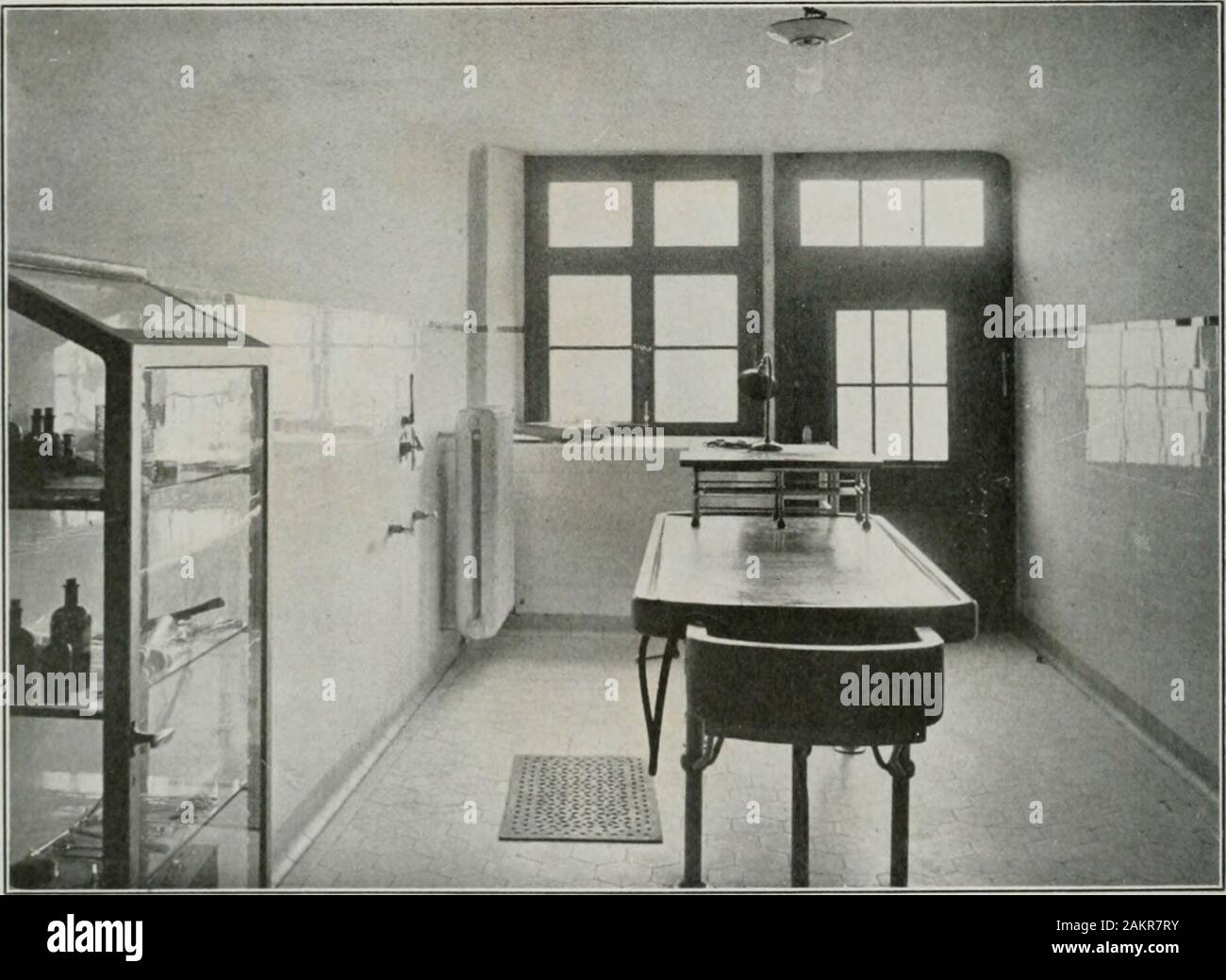 Copper sink hospital hires stock photography and images Alamy