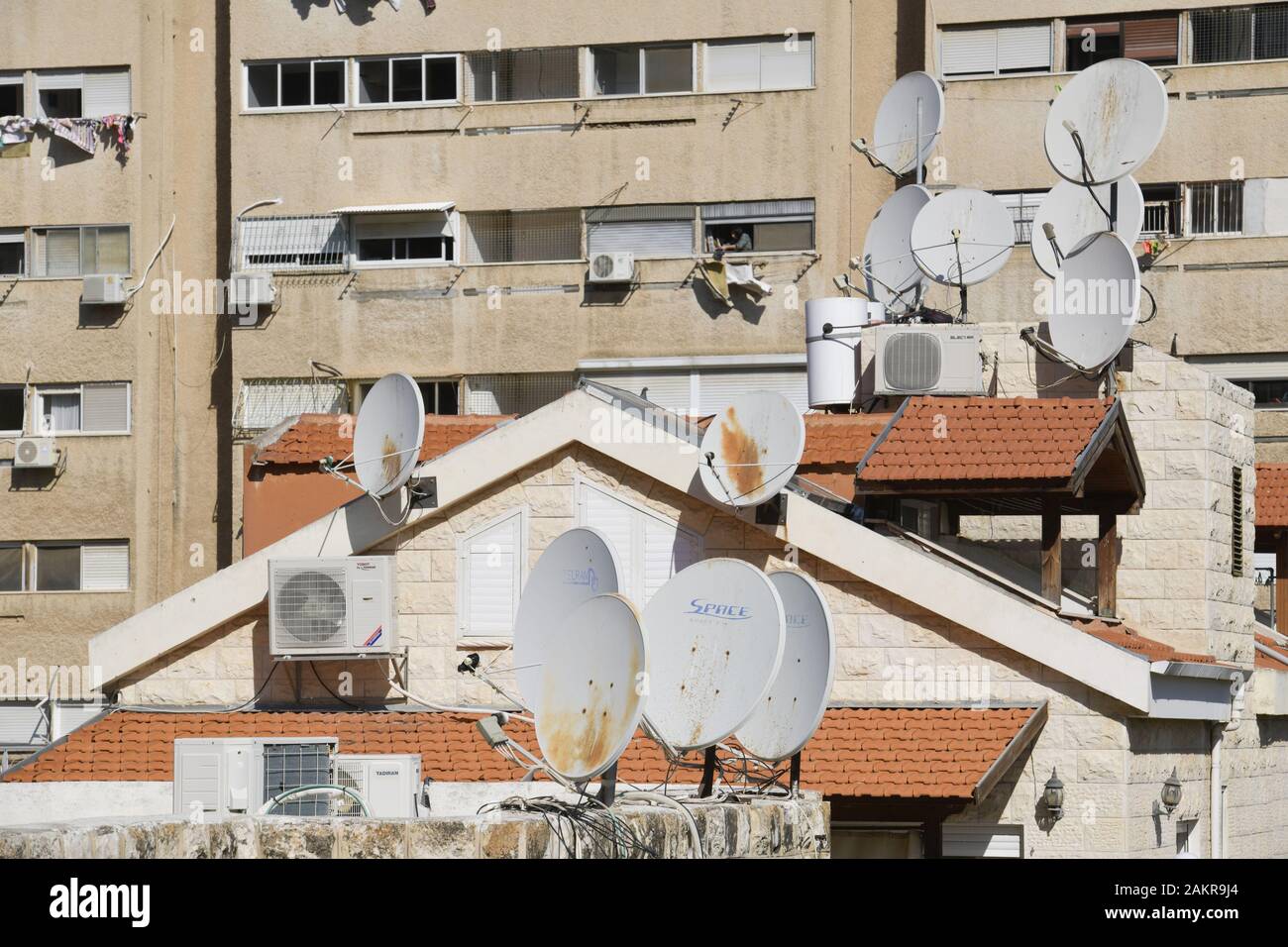 Satellitenschüsseln, Haifa, Israel Stock Photo