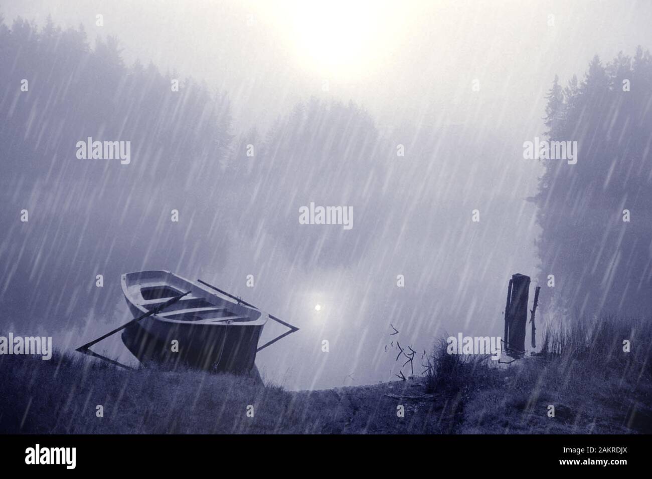 Sun shines through rain clouds hi-res stock photography and images - Alamy