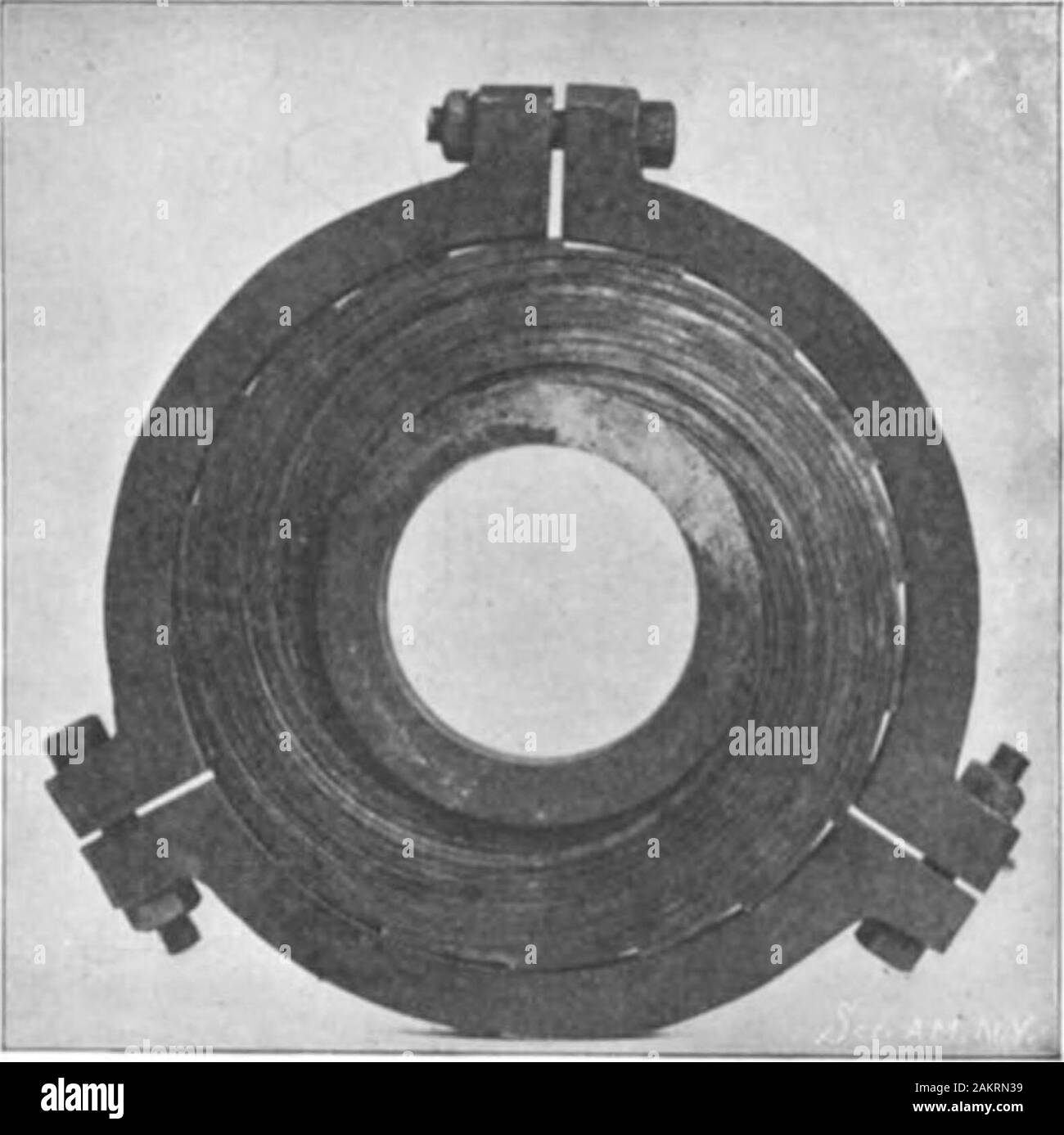 Scientific American Volume 85 Number 10 (September 1901) . View at Muzzle Showing Curved Sheets in AssemblingRing Before Liner is Inserted. Group of Involuted Steel Sheets.NEW 5-INCH, SEGMENTAL, WIBE-TTJBE GUN FOB THE UNITES STATES ABMY. Section Through Sheet-Steel Tube, Showing Liner andAssembling Clamp. September 7, 1901. larged to the required dimensions, and, judging fromthe results already achieved, when the gun gave its 575-pound shell a velocity of 2,503 feet per second, it isfully expected that the desired velocity of 2,800 feet persecond will he obtained. The piece will then equal inv Stock Photo