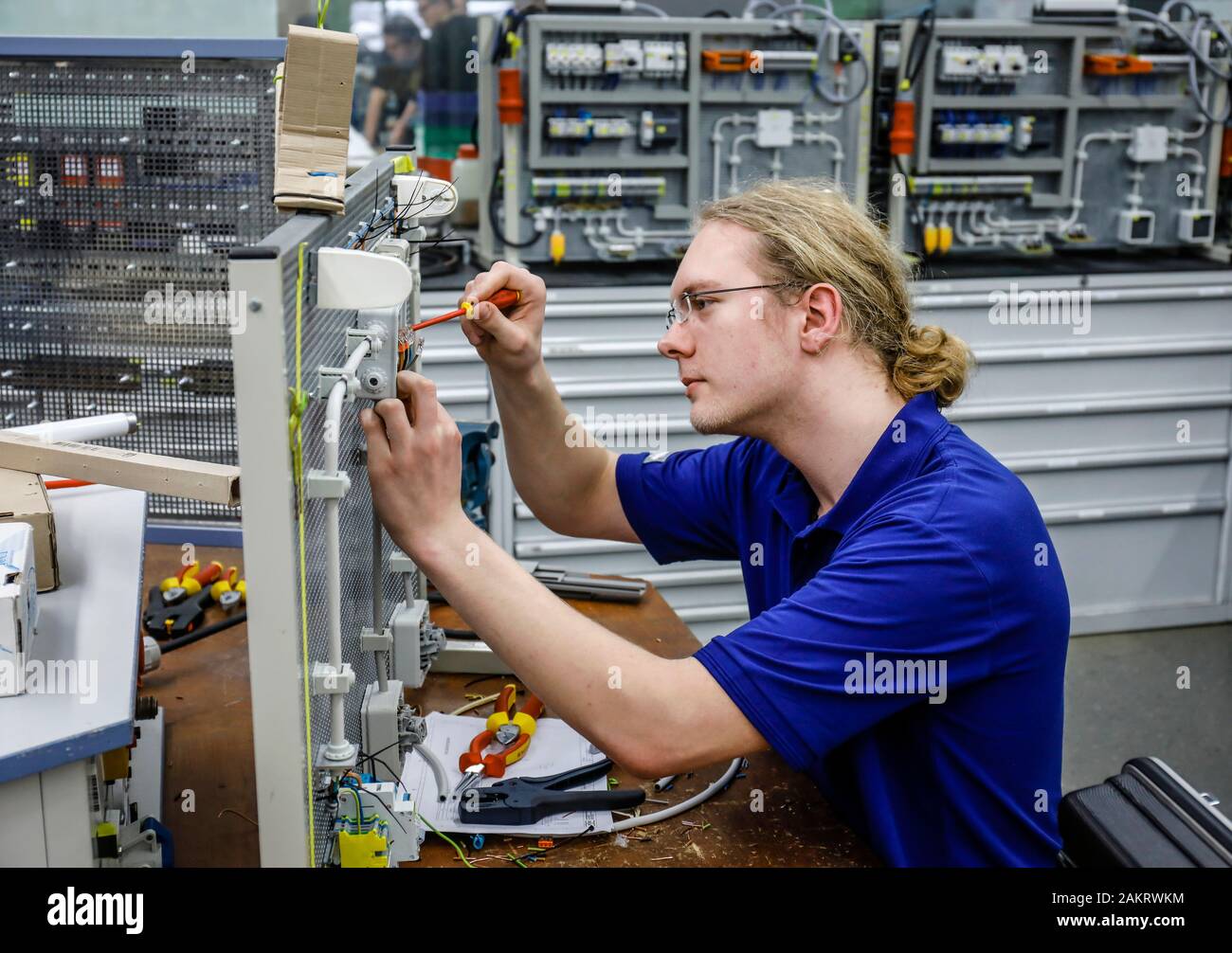 Remscheid, North Rhine-Westphalia, Germany - apprentices in electrical professions here at the basic training, vocational training centre of the Remsc Stock Photo