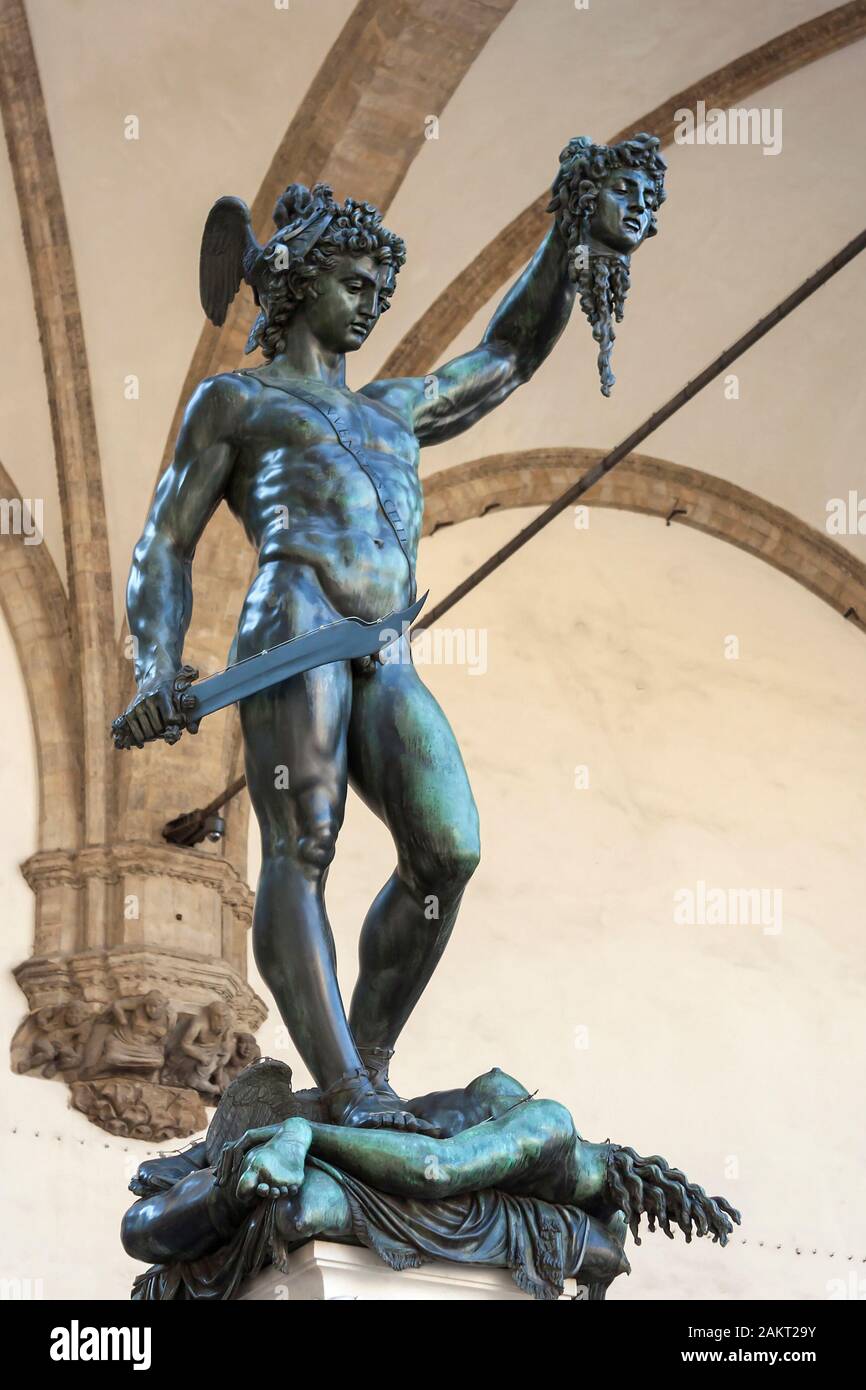 Florence, statue of Benvenuto Cellini "Perseus with the head of Medusa" in  loggia Lanzi, Italy, Tuscany Stock Photo - Alamy