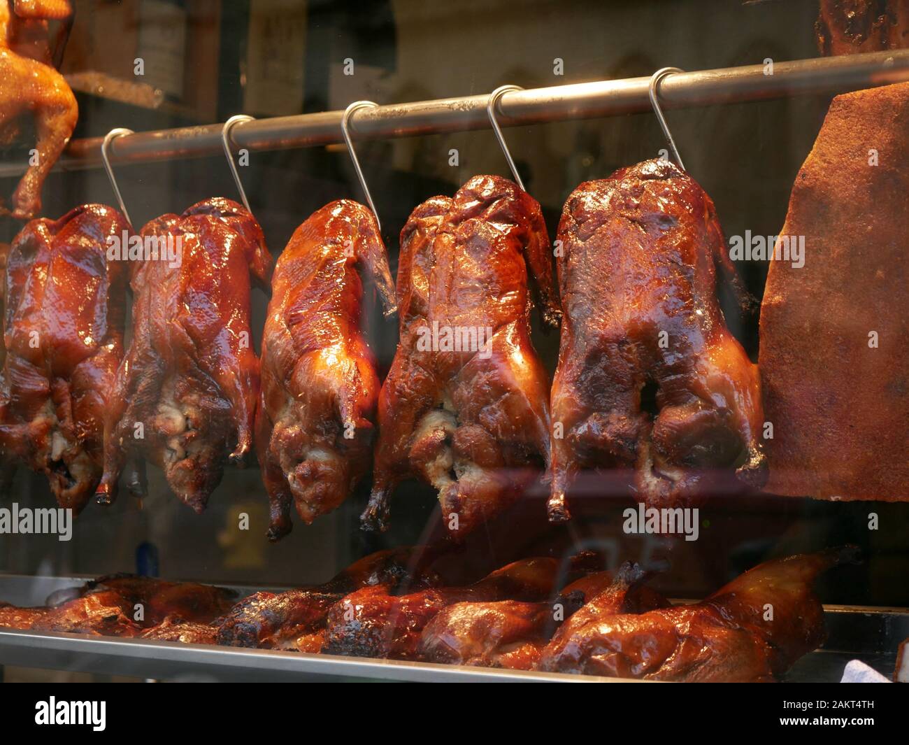 Peking Duck Hanging A Chinese Restaurant Window Stock Photo Alamy your-choice-artofit