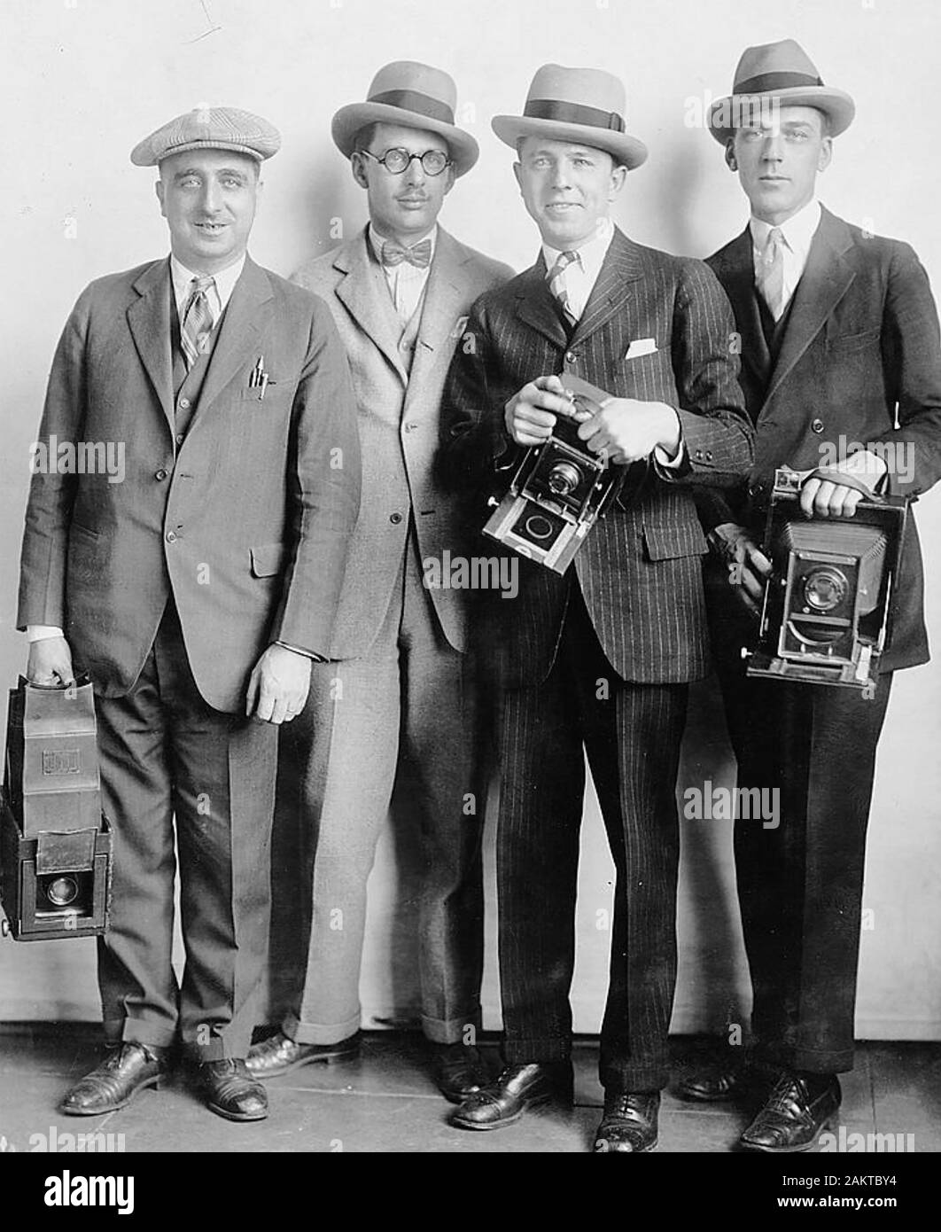 WHITE HOUSE press corps in the mid 1920s. The two at right are using Speed Graphic cameras. Stock Photo
