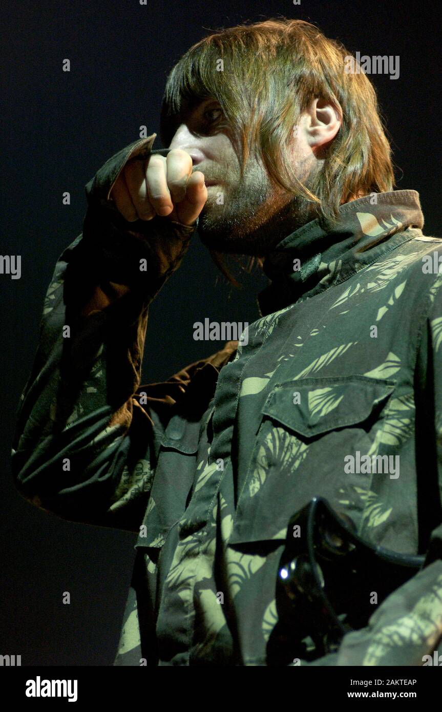 Liam gallagher 2002 hi-res stock photography and images - Alamy