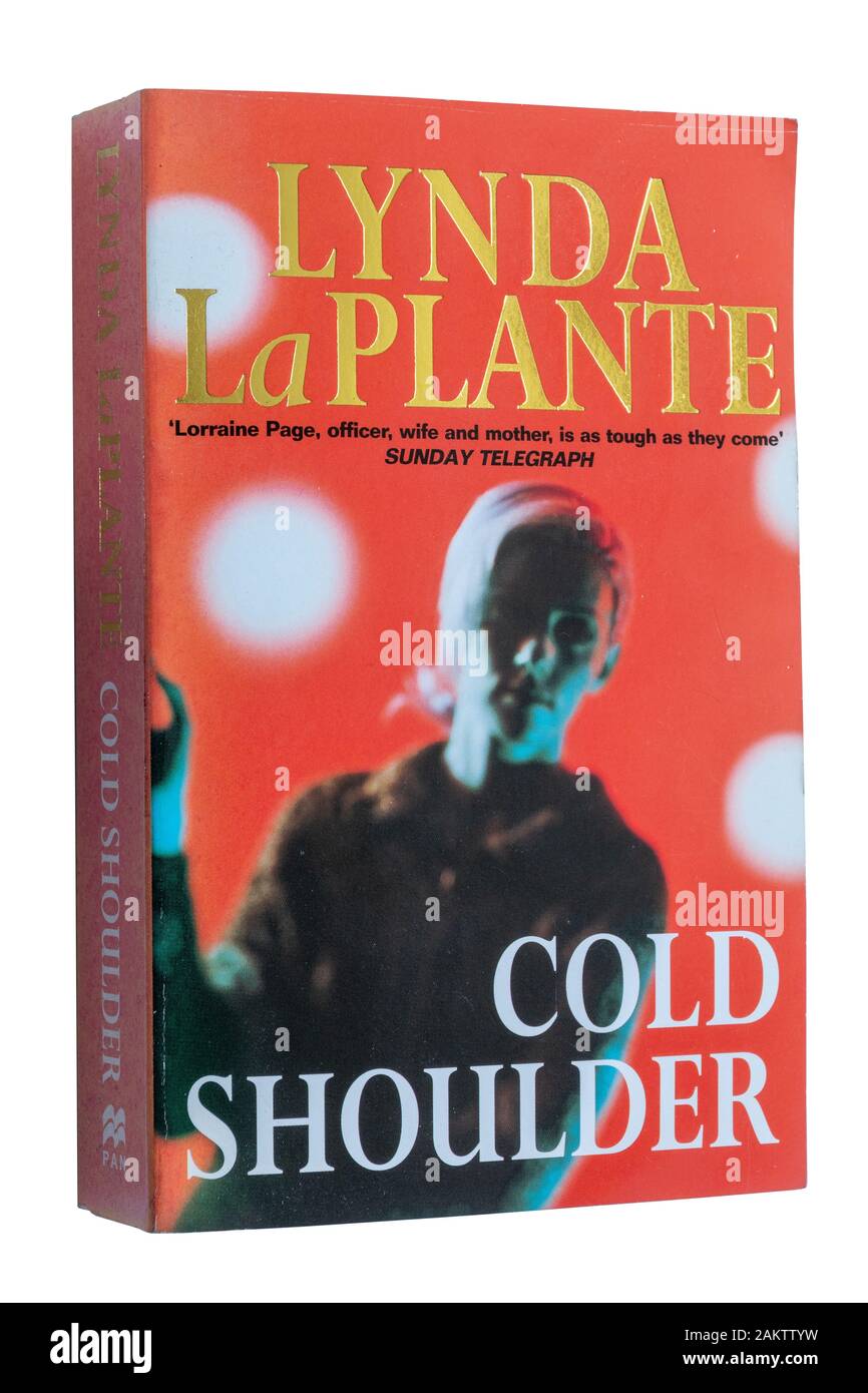 Cold Shoulder novel, a Lorraine Page Thriller, by Lynda la Plante. Paperback book Stock Photo