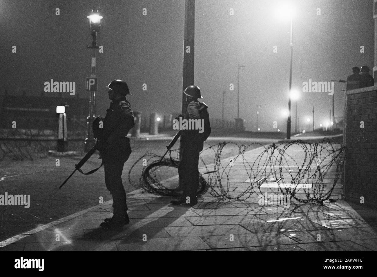 British army soldiers rifles Black and White Stock Photos & Images - Alamy