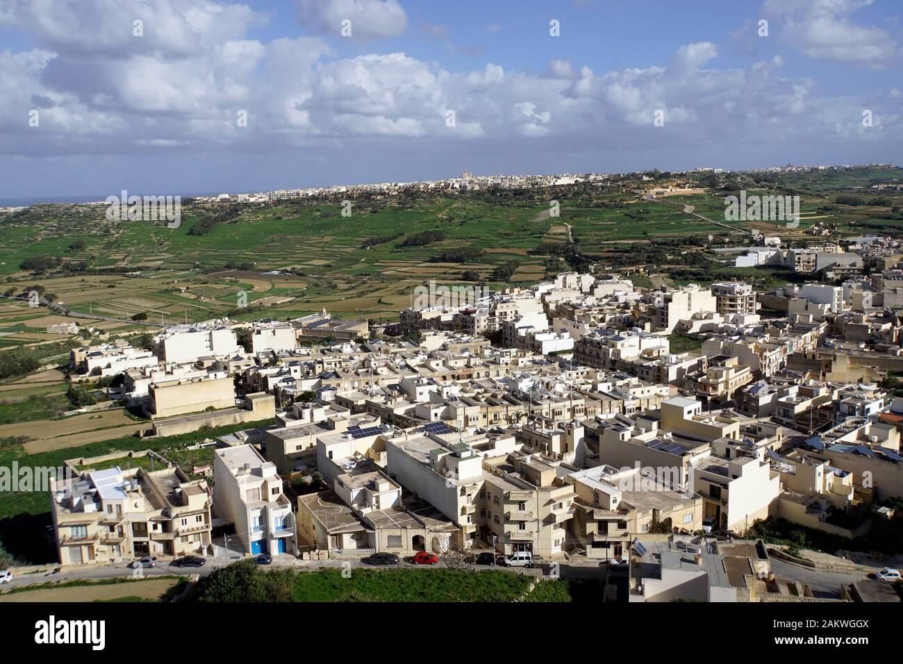 restaurierte historische Zitadelle über der Inselhauptstadt - Blick von der Festungsmauer über die Insel, Victoria (maltesische Ir-Rabat Ghawdex), Goz Stock Photo