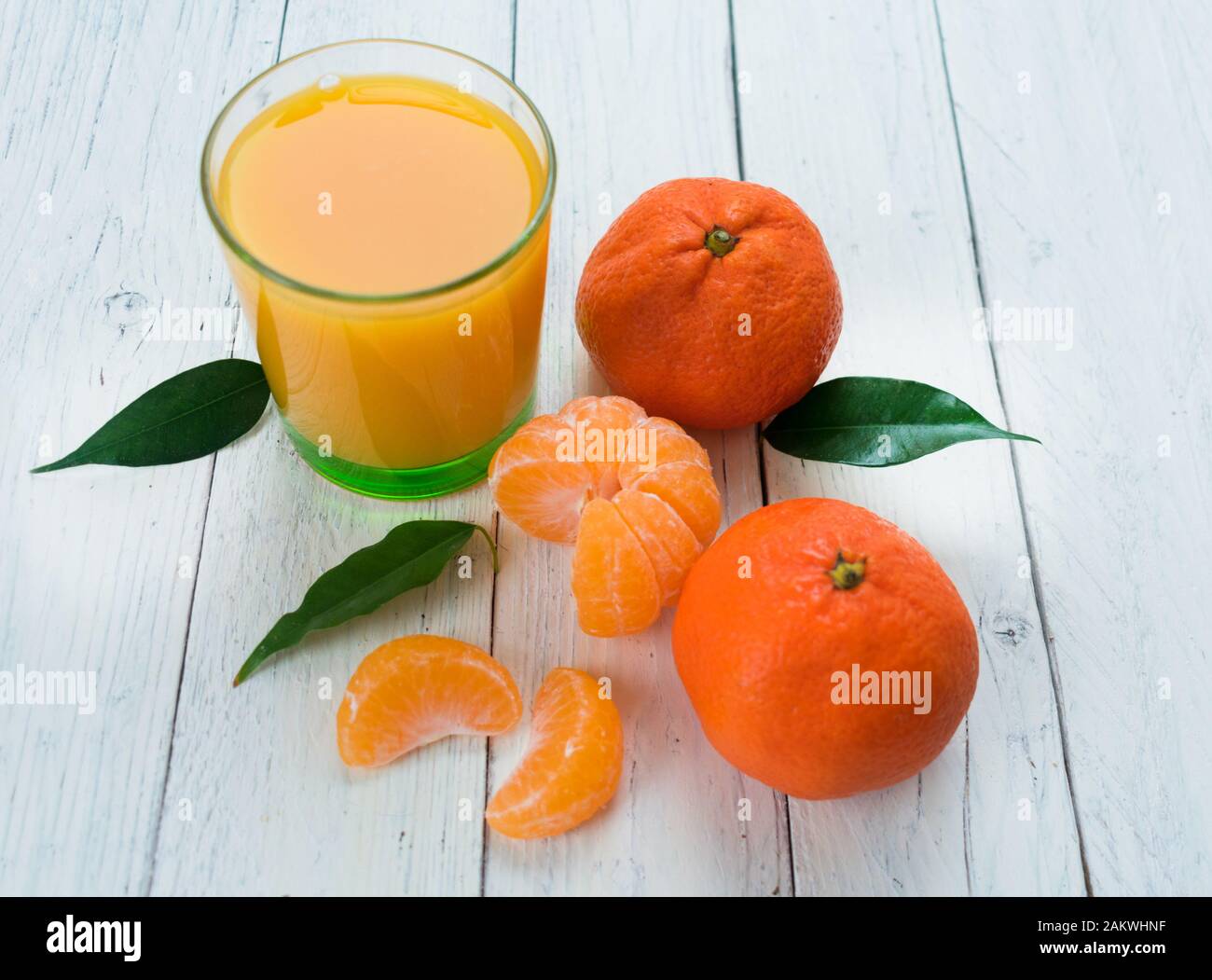 https://c8.alamy.com/comp/2AKWHNF/tangerine-juice-on-a-white-wooden-background-2AKWHNF.jpg