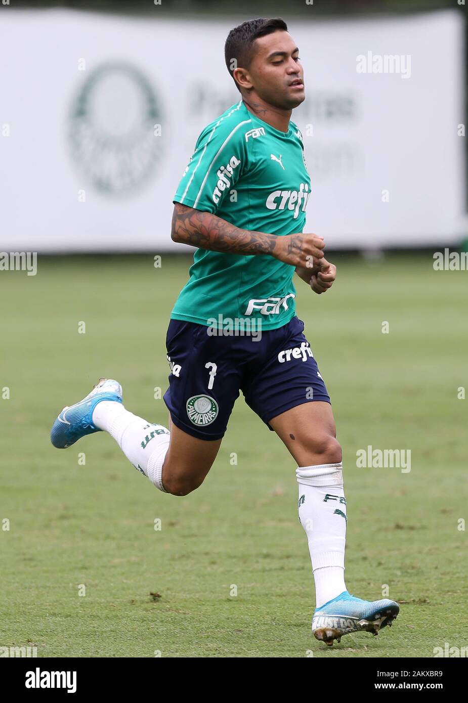 RJ - Rio de Janeiro - 27/10/2018 - Brasileiro A 2018, Flamengo x Palmeiras  -Para jogador do Flamengo disputa lance com Dudu jogador do Palmeiras  durante partida no estadio Maracana pelo campeonato