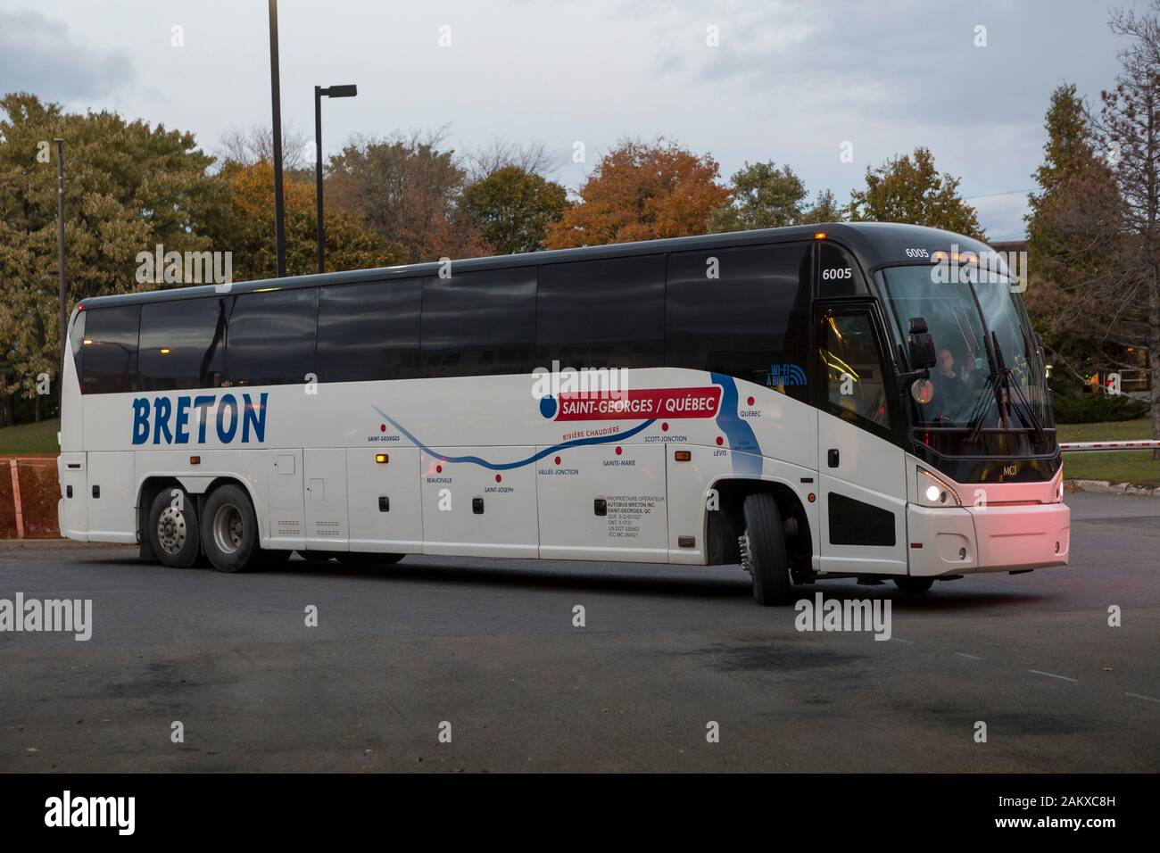 An Autobus Breton coach bus leaves the Gare de Ste. Foy in Quebec City
