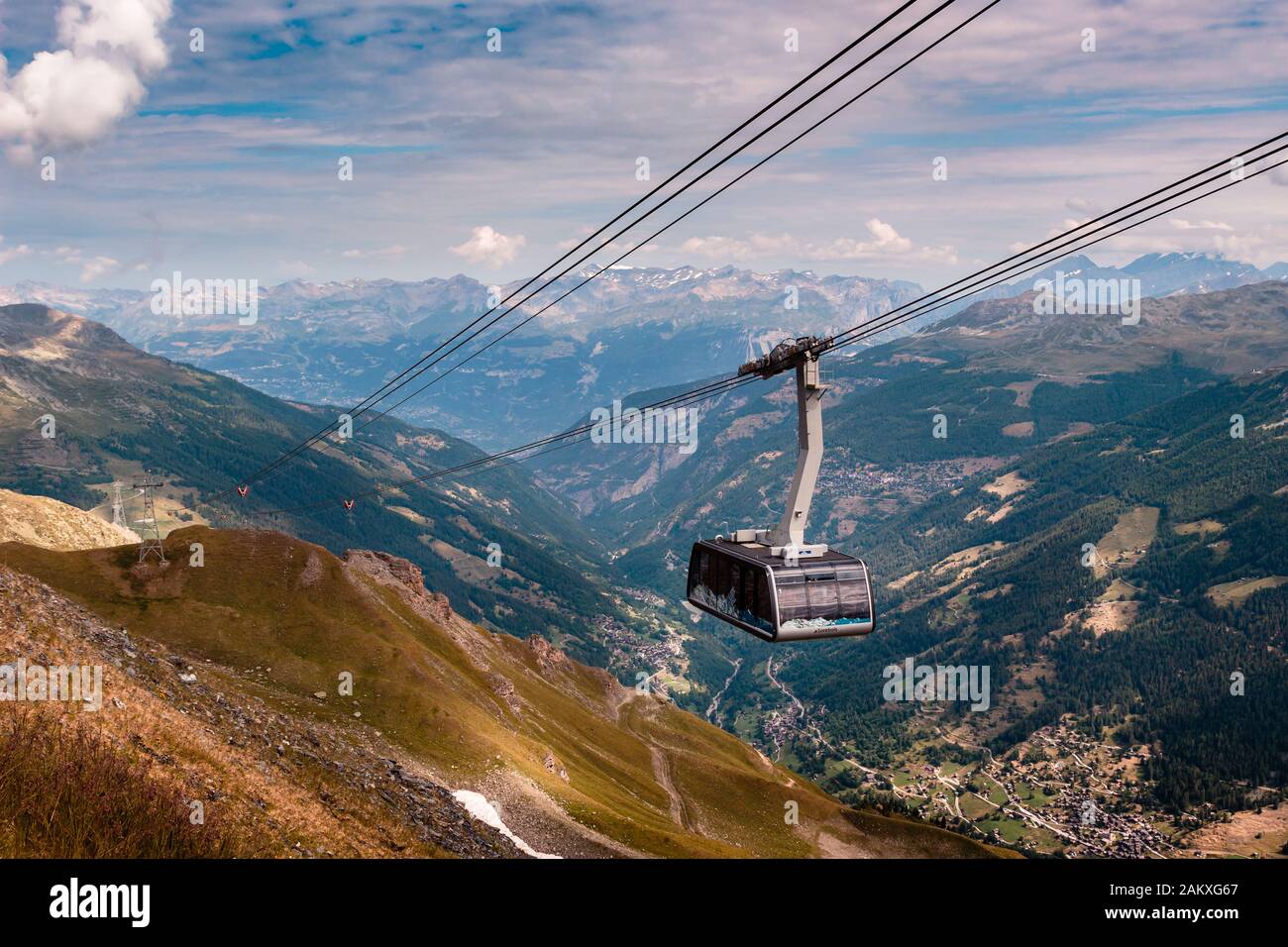 Sorebois, Anniviers, Valais, Switzerland - AUGUST 7 2018 : Cable car arriving on the Sorebois coming from Grimentz down in the valley on a cloudy summ Stock Photo