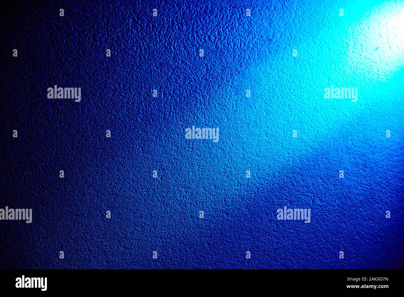 Bright white light in the middle of the blue background Stock Photo Alamy