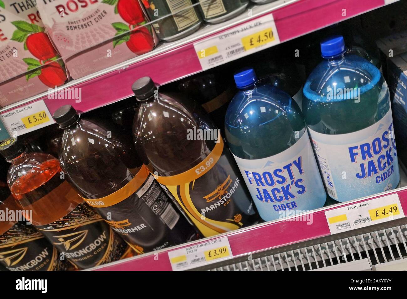 Cheap cider hires stock photography and images Alamy