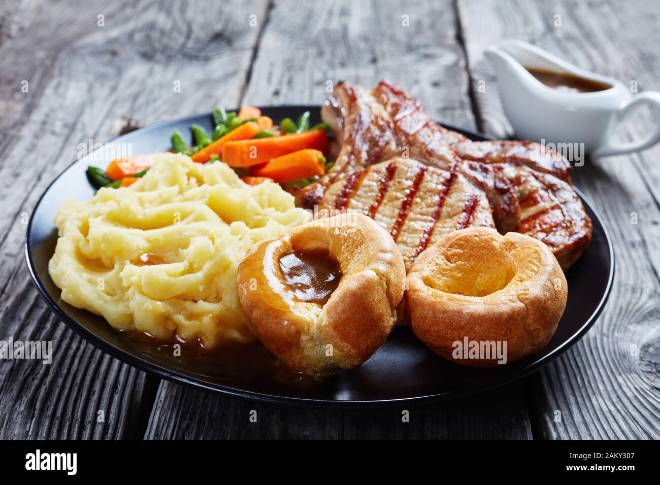 Traditional sunday roast hires stock photography and images Alamy