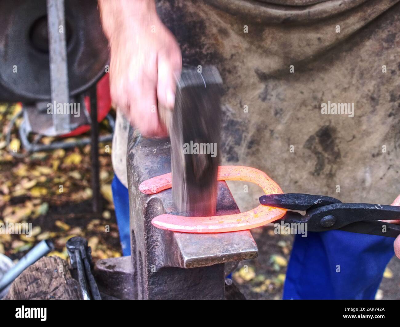 plastic horseshoes