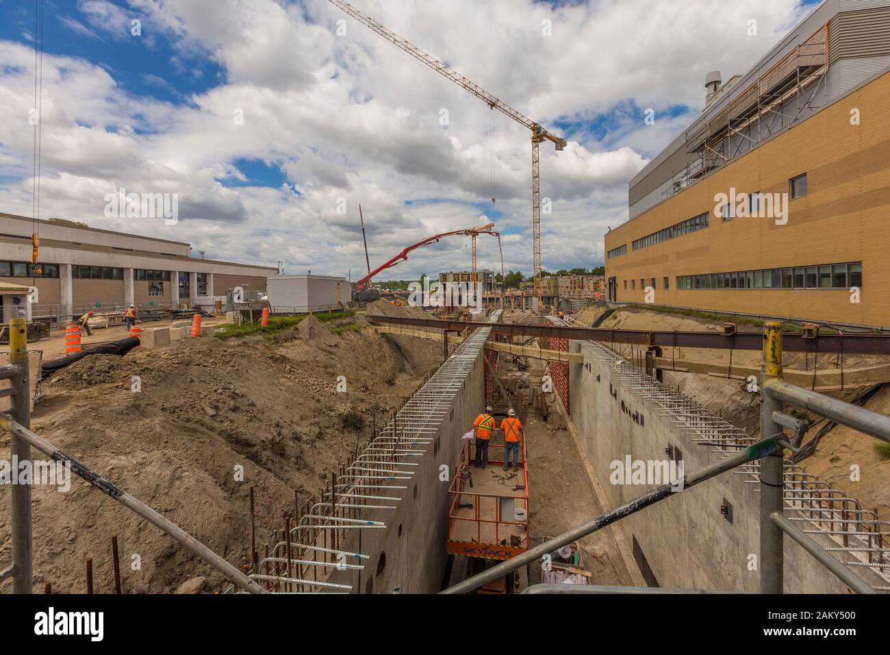 The Nouveau Complexe Hospitalier de Quebec (CHU de Québec) being built ...