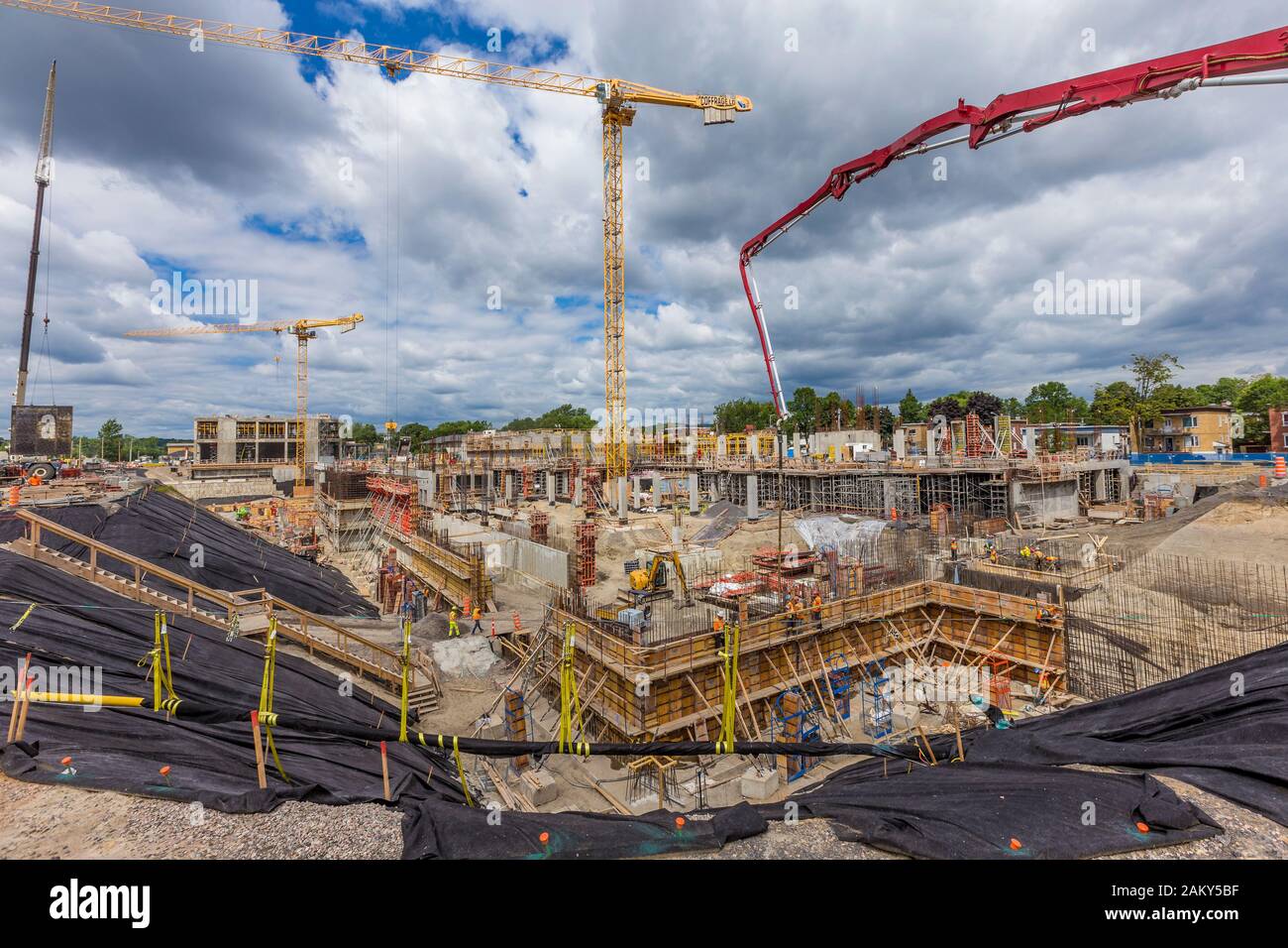 Nouveau complexe hospitalier de quebec hi-res stock photography and ...