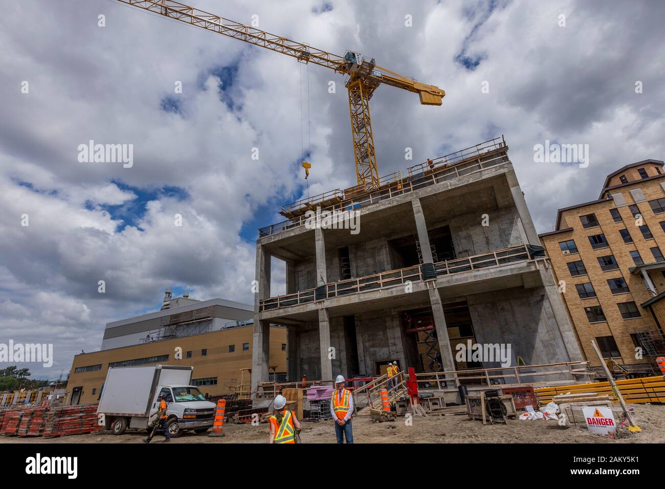 The Nouveau Complexe Hospitalier de Quebec (CHU de Québec) being built ...