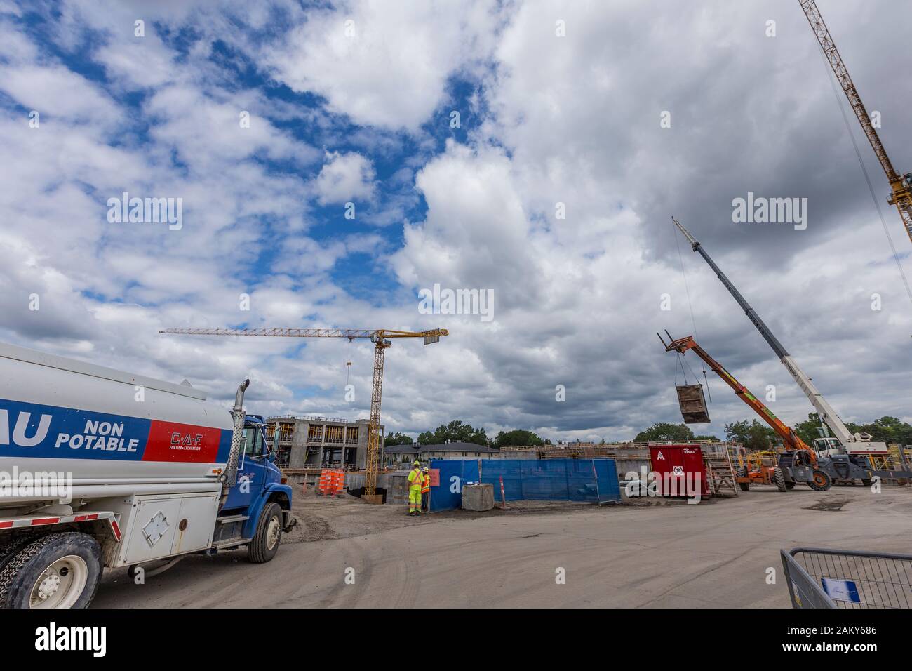 The Nouveau Complexe Hospitalier de Quebec (CHU de Québec) being built ...