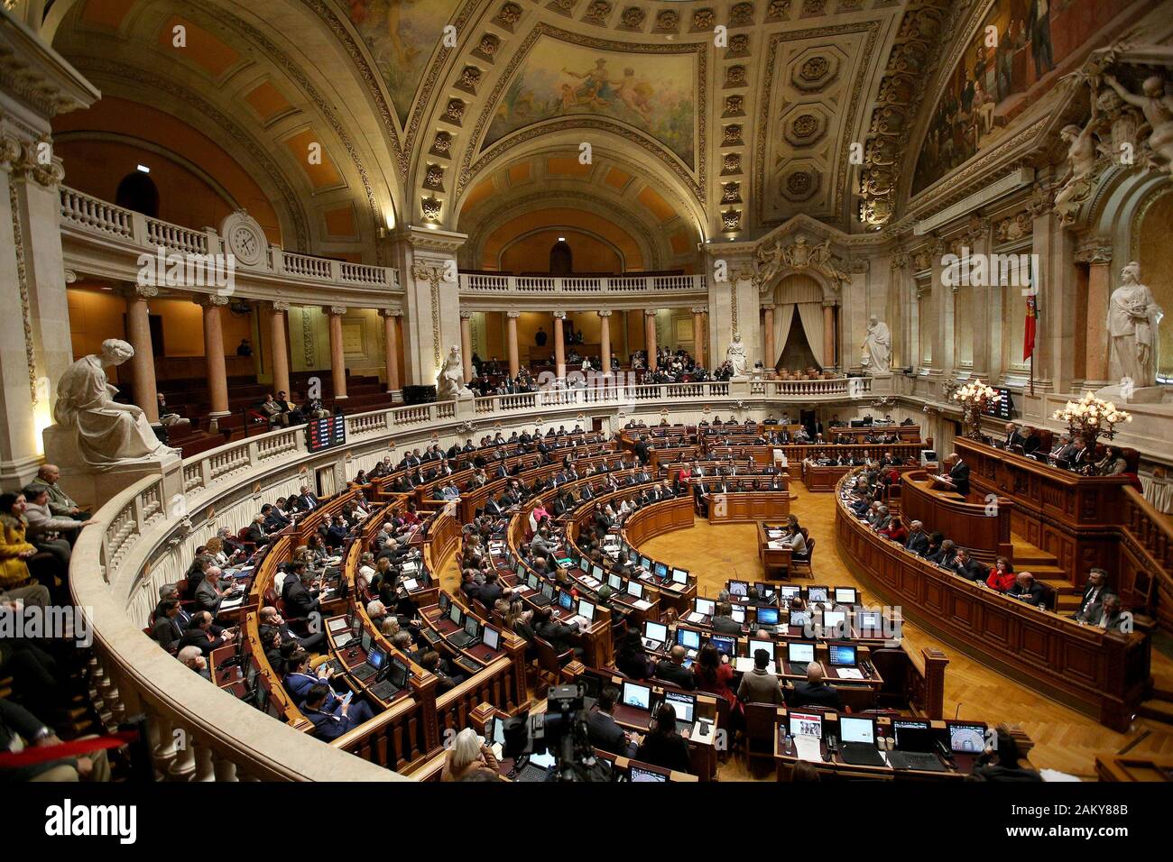 Lisbon. 10th Jan, 2020. Photo taken on Jan. 10, 2020 shows a view of the State Budget 2020 final debate at the Portuguese Parliament in Lisbon, Portugal. Portugal's State Budget 2020 final debate was held here on Friday. Credit: Pedro Fiuza/Xinhua/Alamy Live News Stock Photo