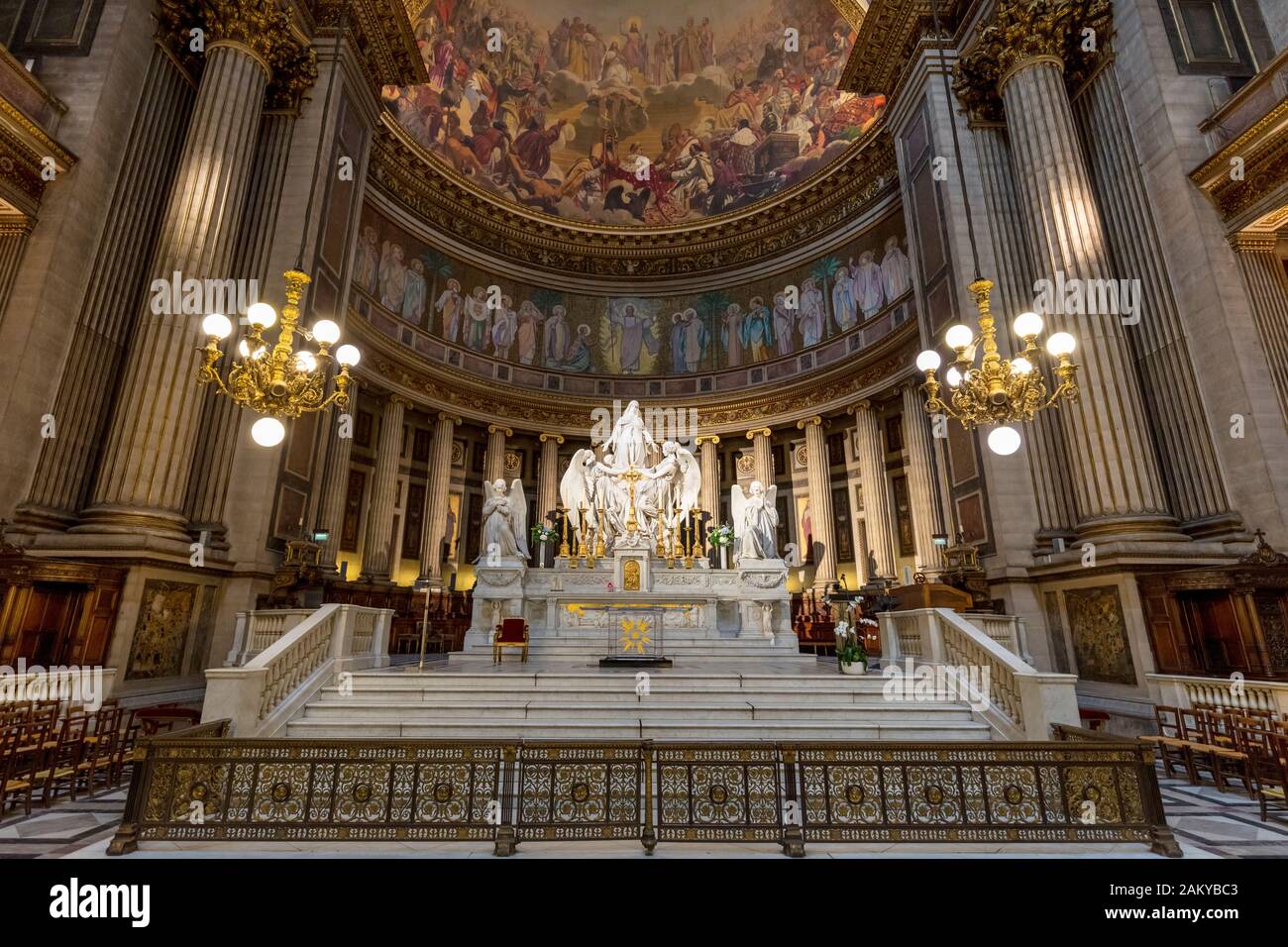 Alter of L'Eglise Sainte-Marie-Madeleine - or Madeleine Church, Paris, Ile-de-France, France Stock Photo