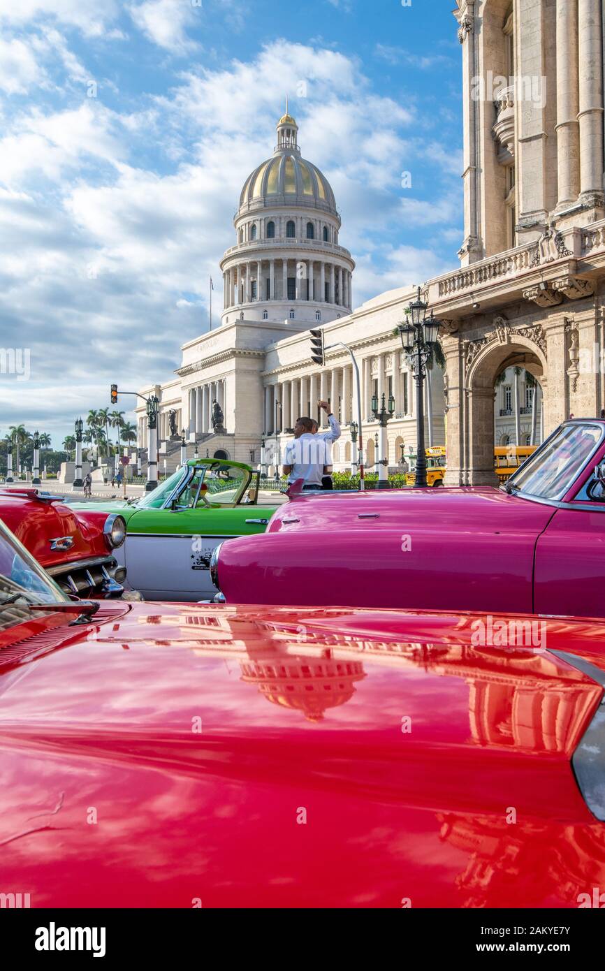 colorful-classic-american-cars-from-the-1950s-havana-cuba-stock