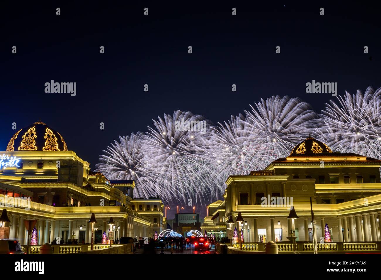 Fireworks on Qatar National Day at Katara Mall Stock Photo Alamy