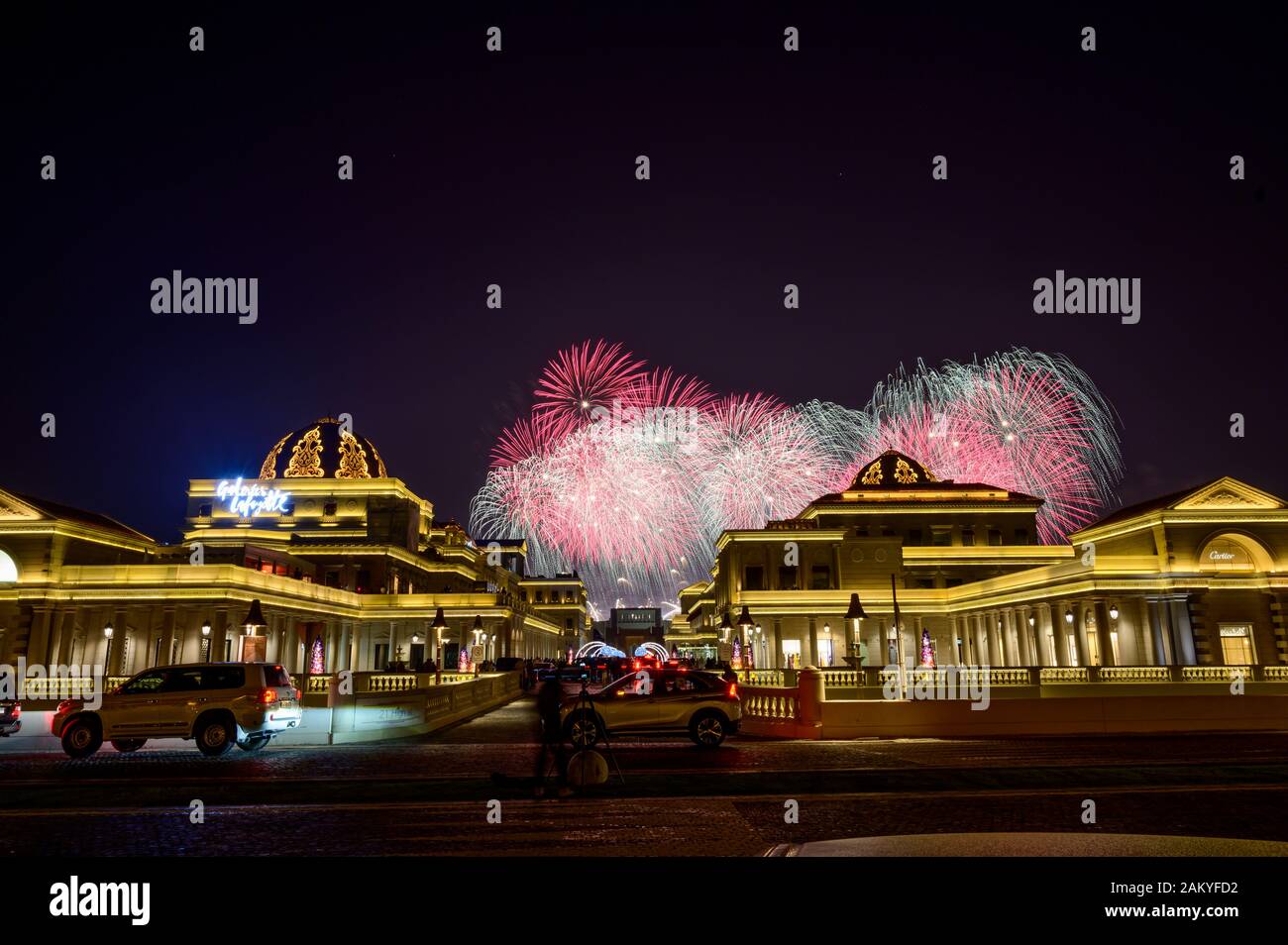 Fireworks on Qatar National Day at Katara Mall Stock Photo Alamy