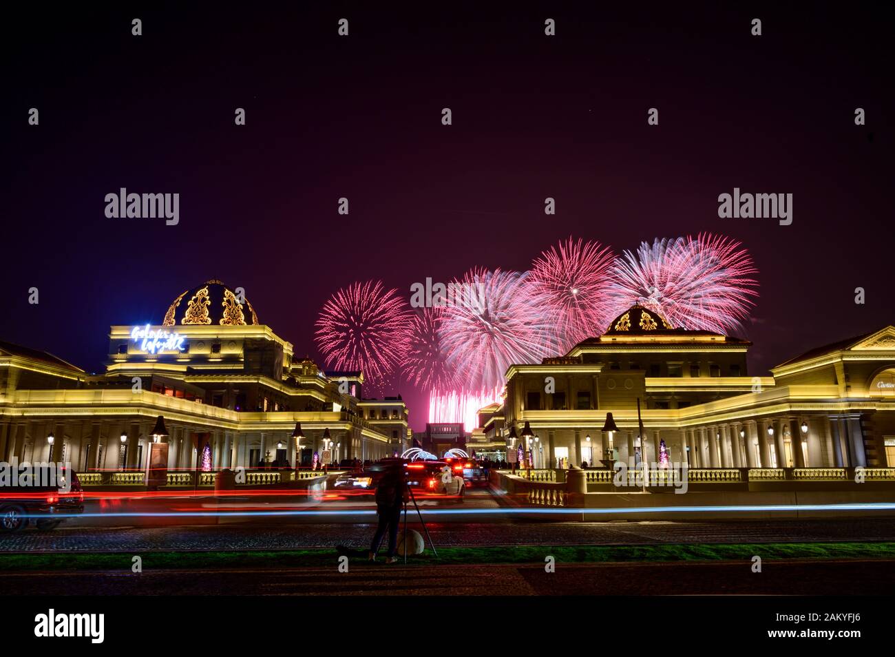 Fireworks on Qatar National Day at Katara Mall Stock Photo Alamy