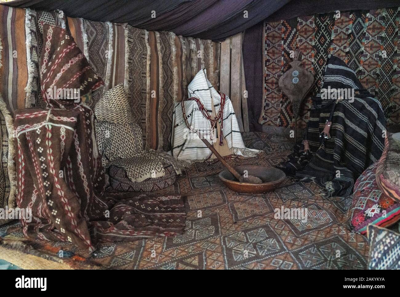 Musée Tiskiwin,Marrakech: Berber tent Stock Photo - Alamy