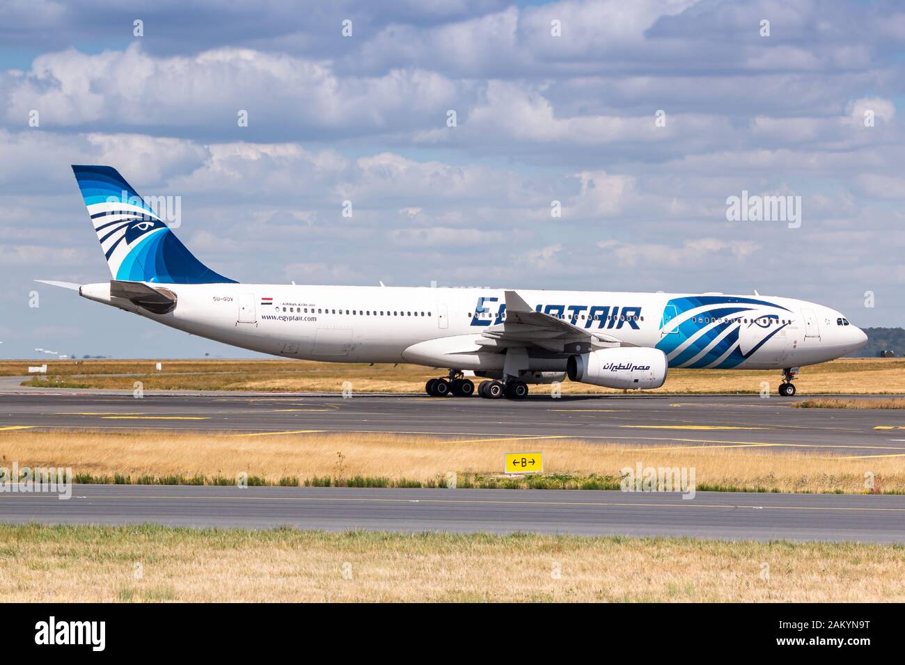 Egyptair a330 hi-res stock photography and images - Alamy