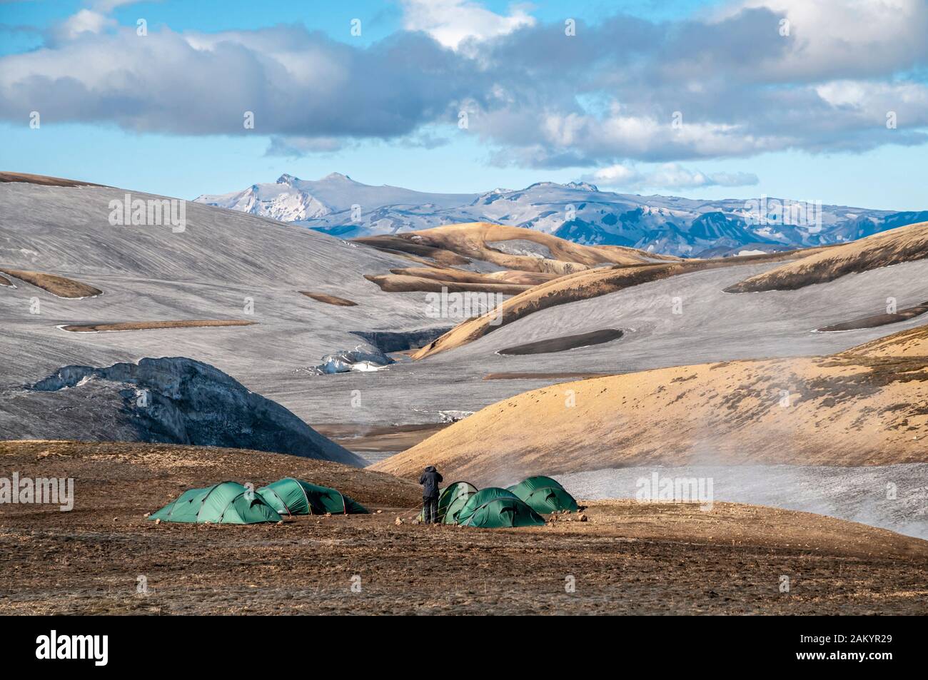 Camp, tents on the Laugavegur hiking path between Hrafntinnusker