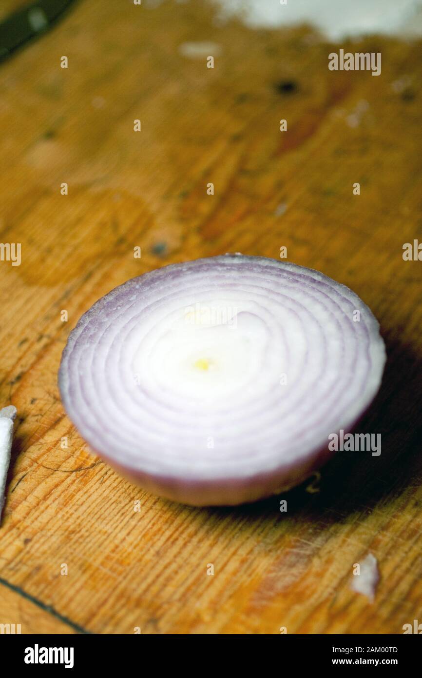 The sweet red onion of tropea hi-res stock photography and images - Alamy