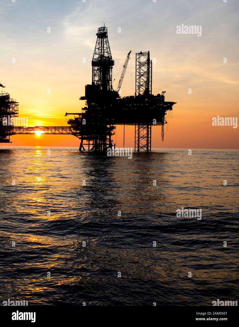 Offshore platform, drill pipe hi-res stock photography and images - Alamy