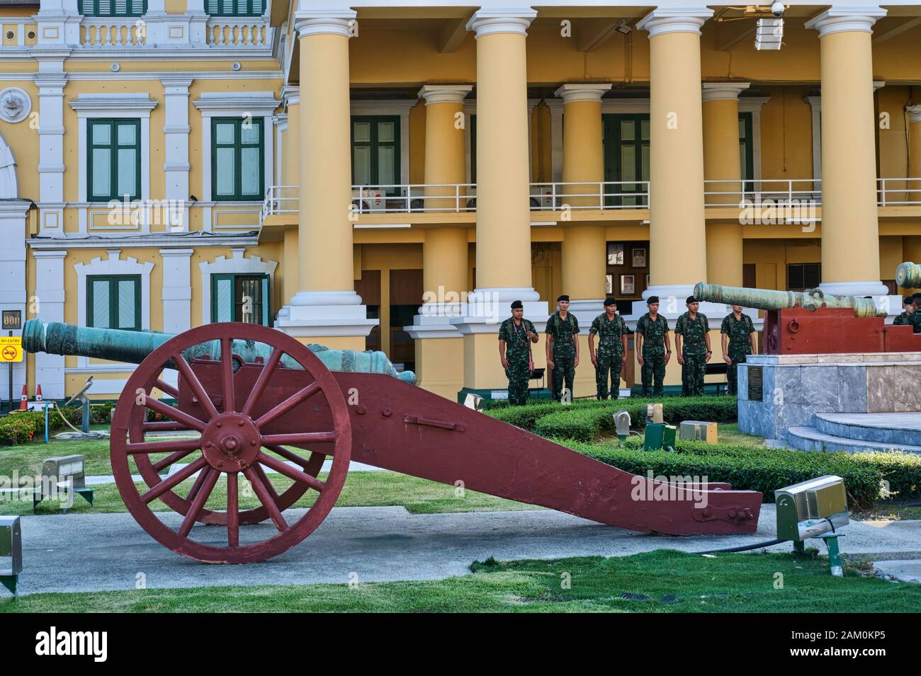 At the Ministry of Defence in Bangkok, Thailand, its grounds decorated with old cannons, soldiers are standing to attention Stock Photo