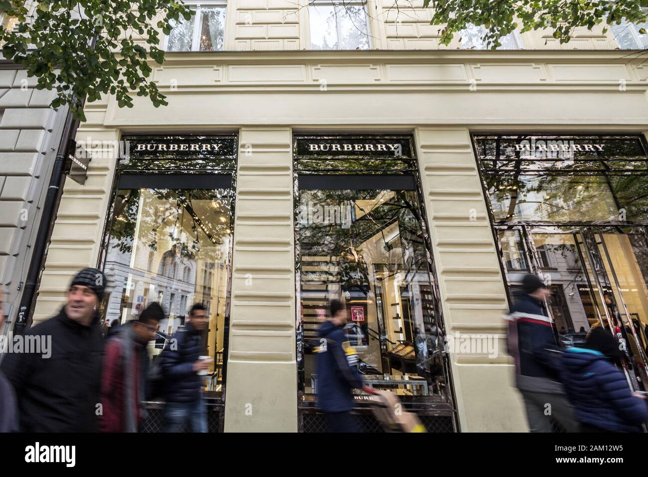 PRAGUE - CZECHIA - NOVEMBER 1, 2019: People passing by in front of a  Burberry logo on their boutique for Prague. Burberry is a British luxury  fashion Stock Photo - Alamy
