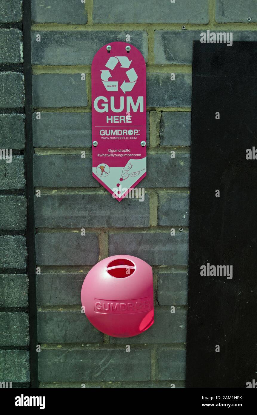 Pink recycling bin hi-res stock photography and images - Alamy