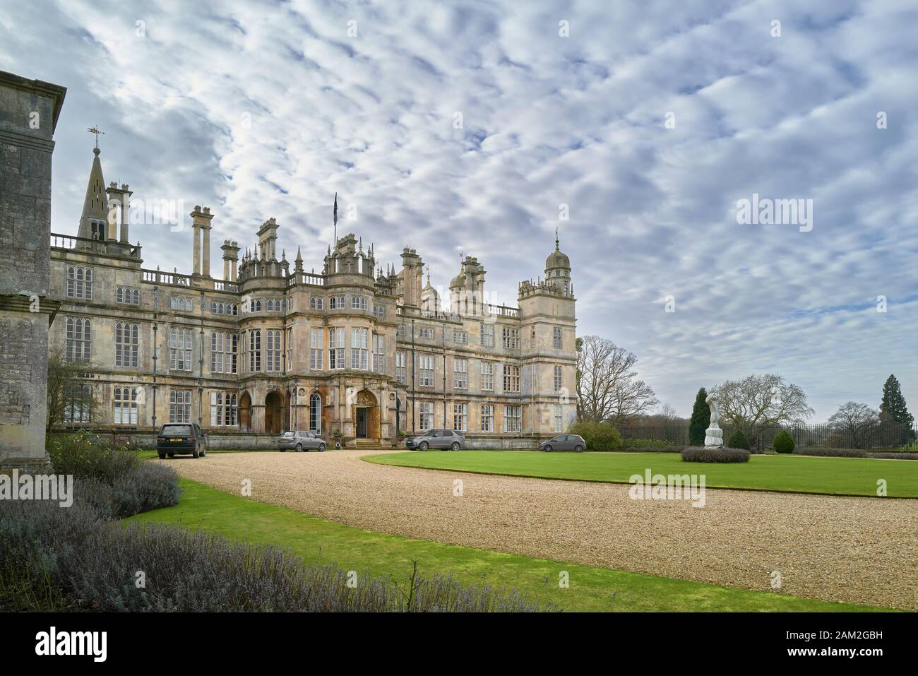 Front Garden And Facade Of Burghley House An Elizabethan Mansion Owned By The Cecil Family Since It Was Built By William In The Sixteenth Century Stock Photo Alamy Front Garden And Facade Of Burghley House An Elizabethan Mansion Owned By The Cecil Family Since It Was Built By William In The Sixteenth Century Stock Photo Alamy