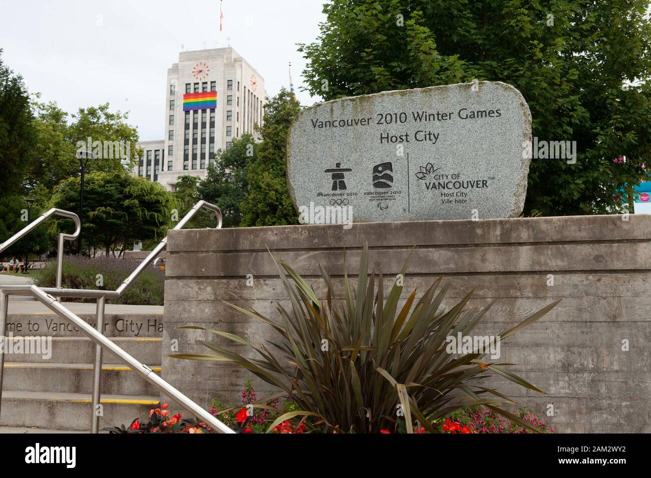 Vancouver 2010 Winter Games Host City monument, with Pride flag on Vancouver City Hall in background, Vancouver, Canada Stock Photo