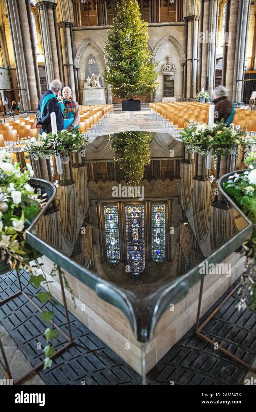 Ribbed gothic vaulting cathedral hi-res stock photography and images ...