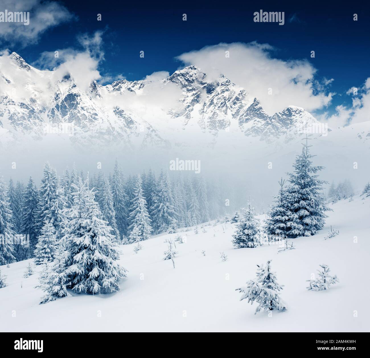 Winter season landscape scene hi-res stock photography and images - Alamy