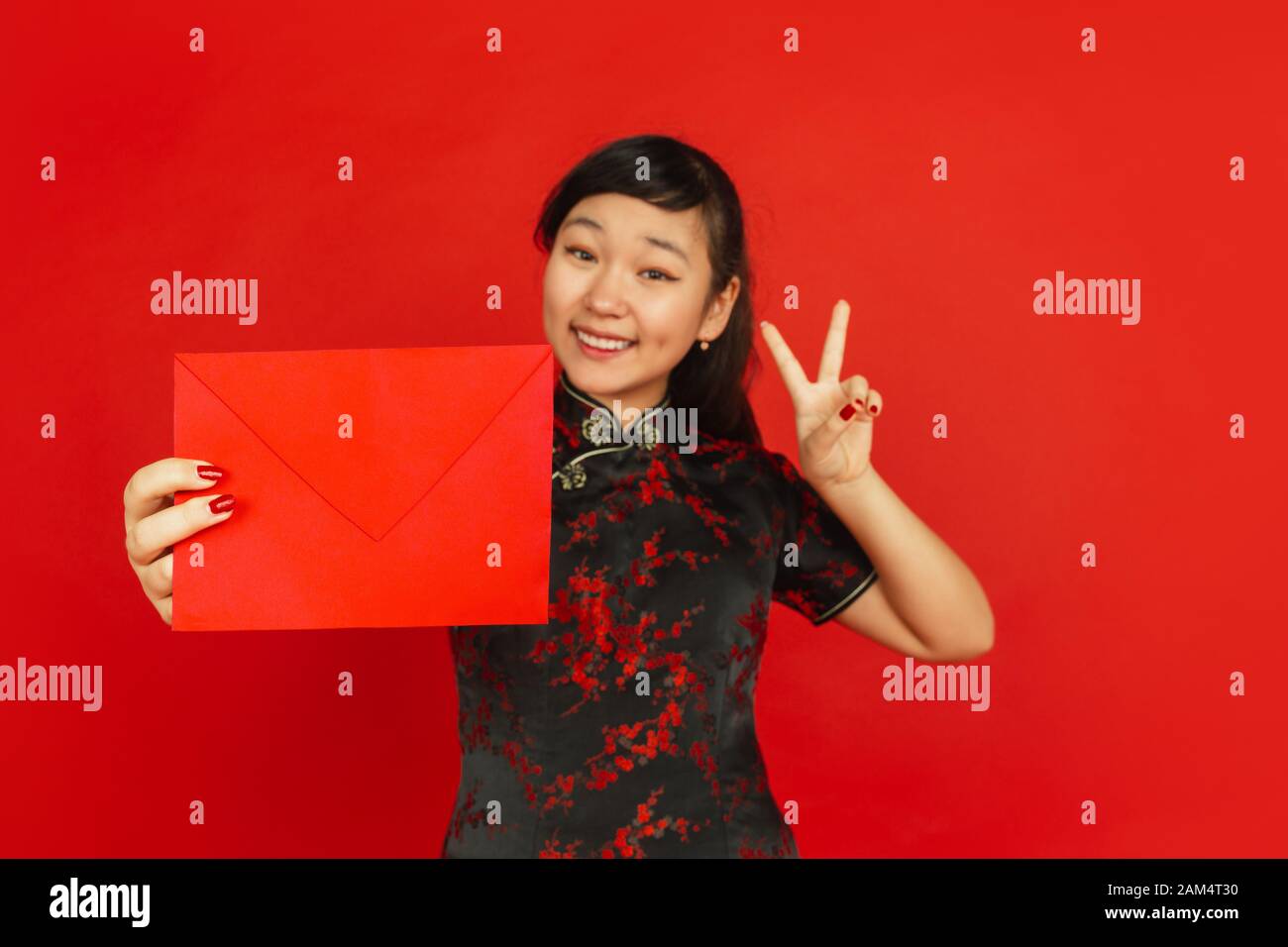 Chinese red envelope hi-res stock photography and images - Alamy