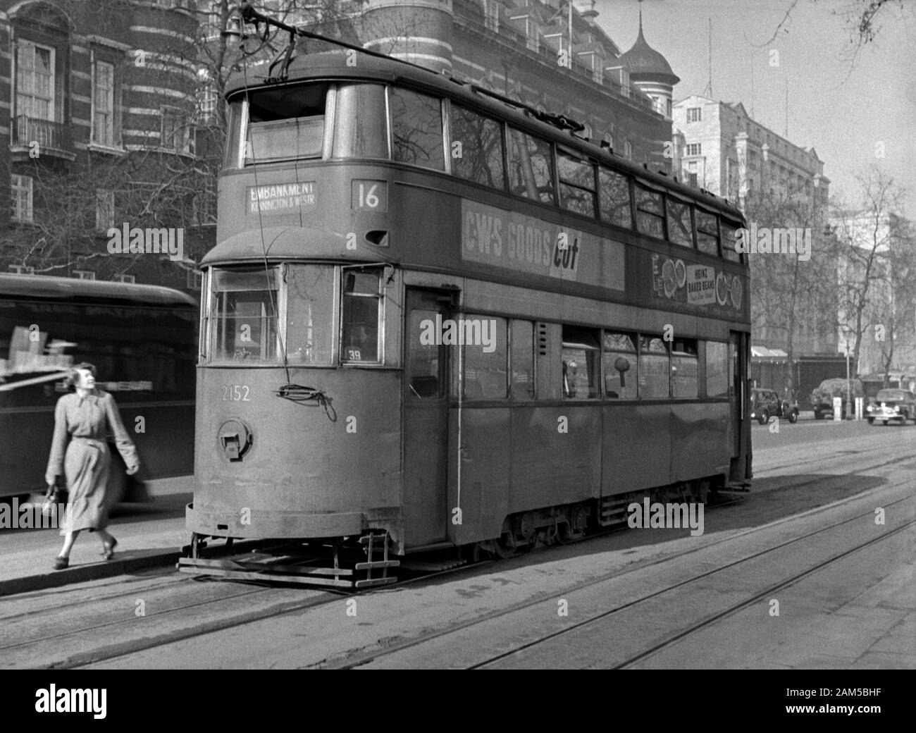 London Tram No 2152 0n Route 16 to the Embankment. Circa late 1940s/early 1950s Stock Photo